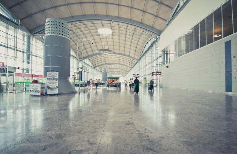 Terminal del aeropuerto de Alicante-Elche Miguel Hernández